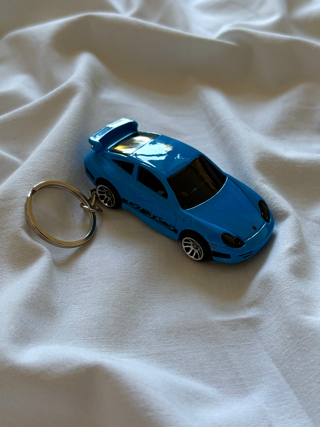 Hot Wheels Porsche 911 GT3 RS keychain