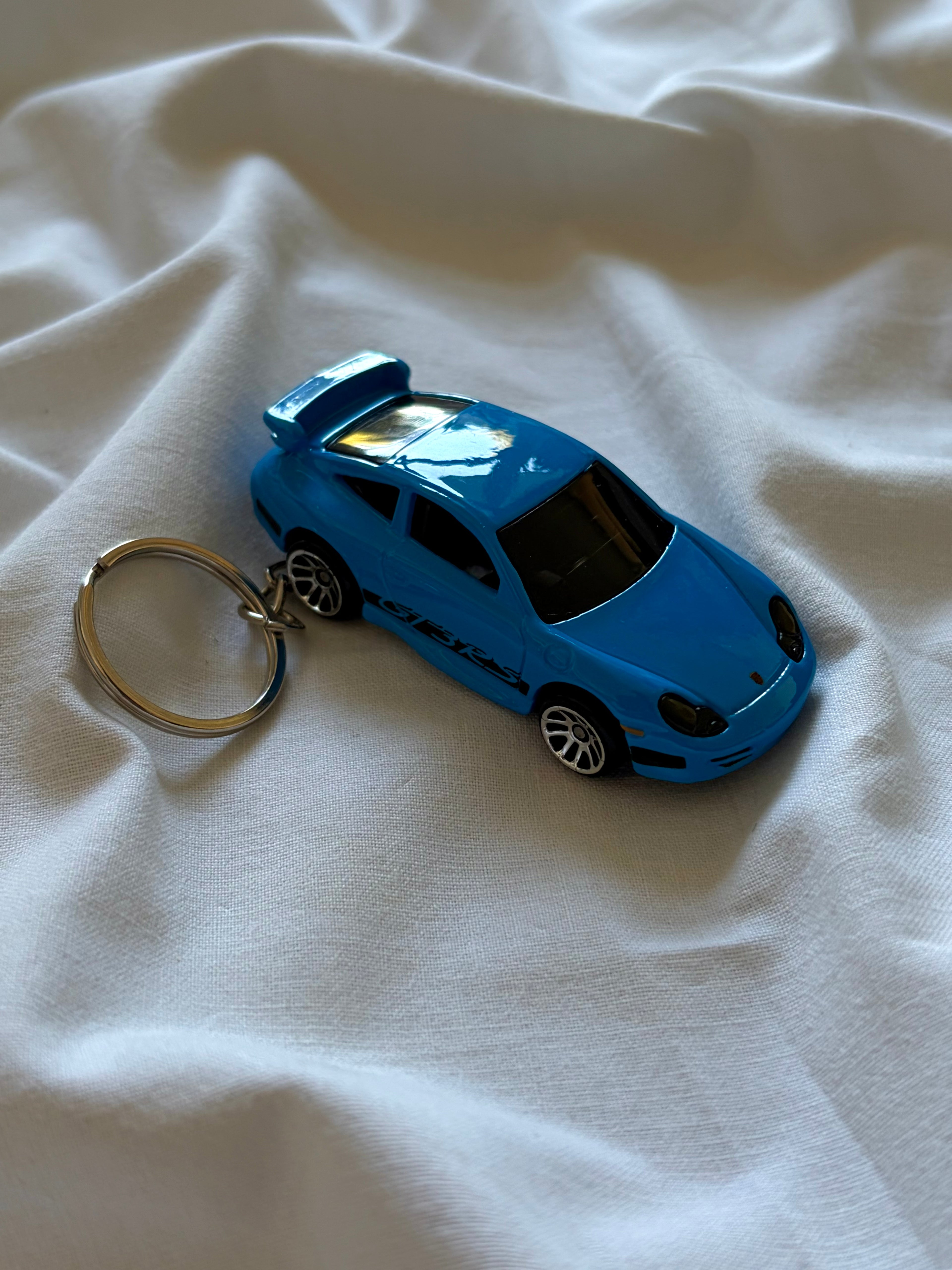 Hot Wheels Porsche 911 GT3 RS keychain