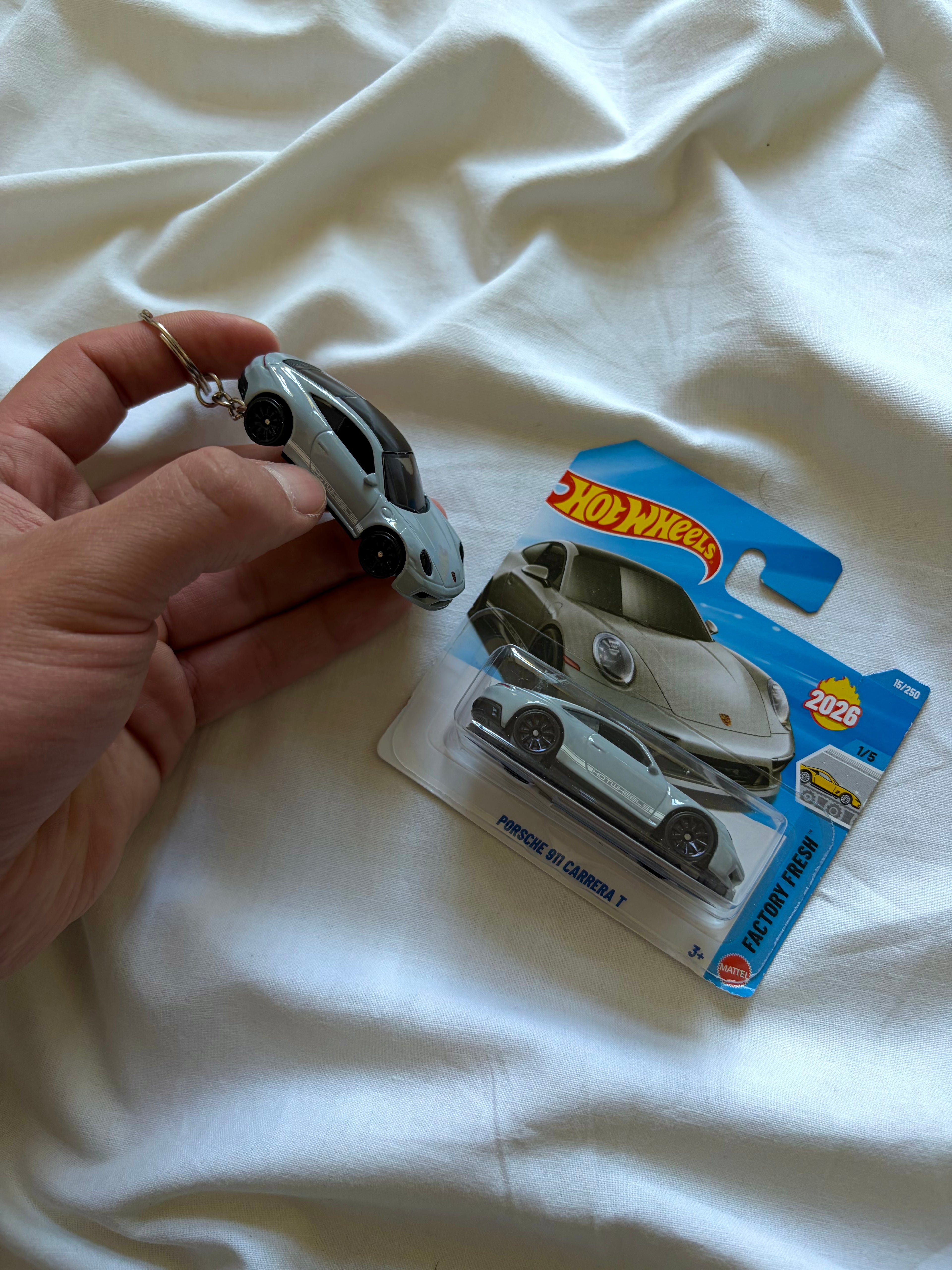 Hot Wheels Porsche 911 GT3 RS keychain