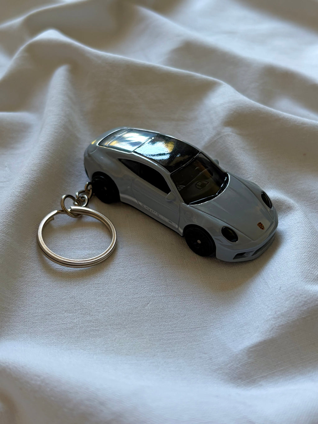 Hot Wheels Porsche 911 GT3 RS keychain
