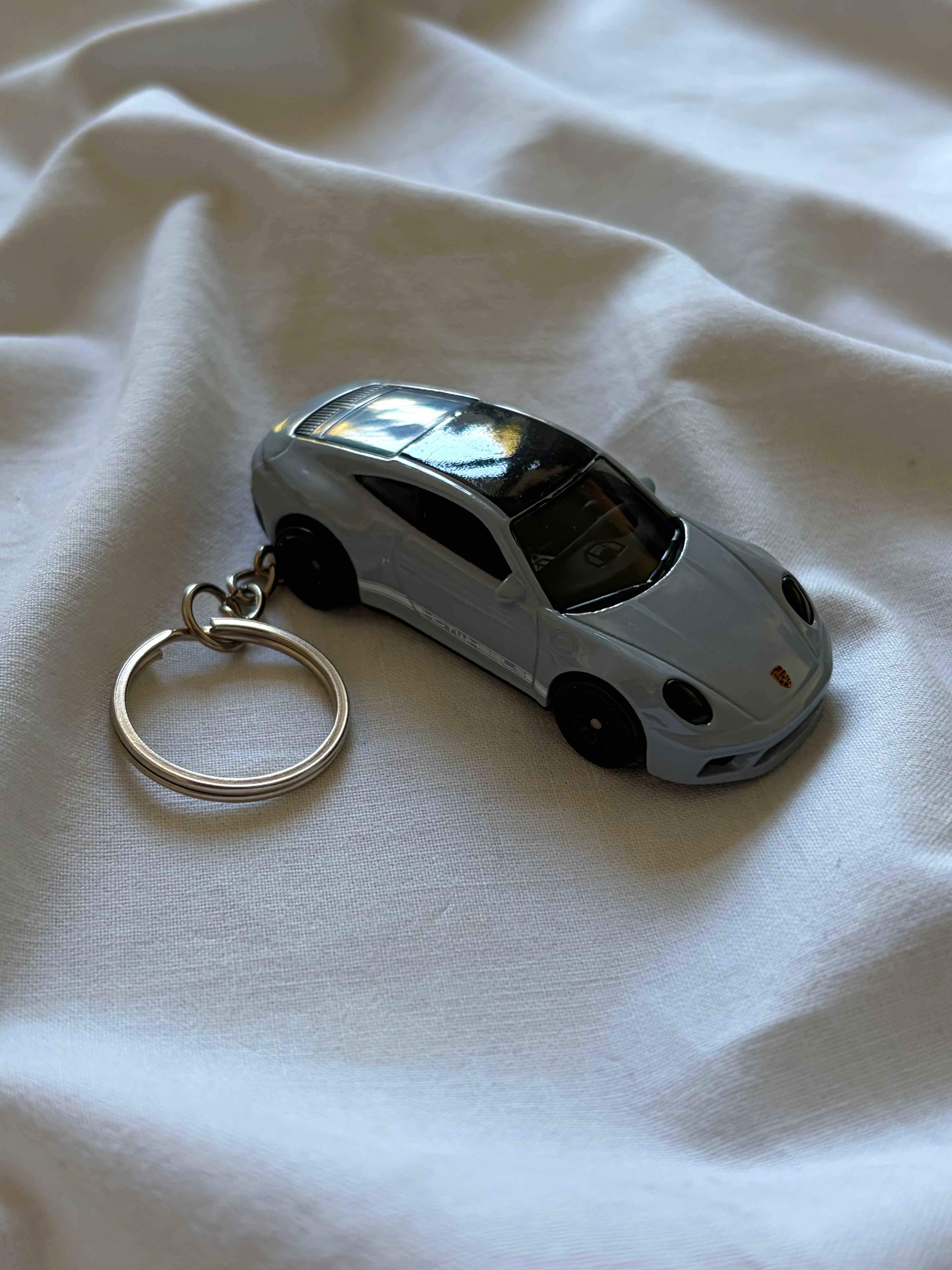 Hot Wheels Porsche 911 GT3 RS keychain