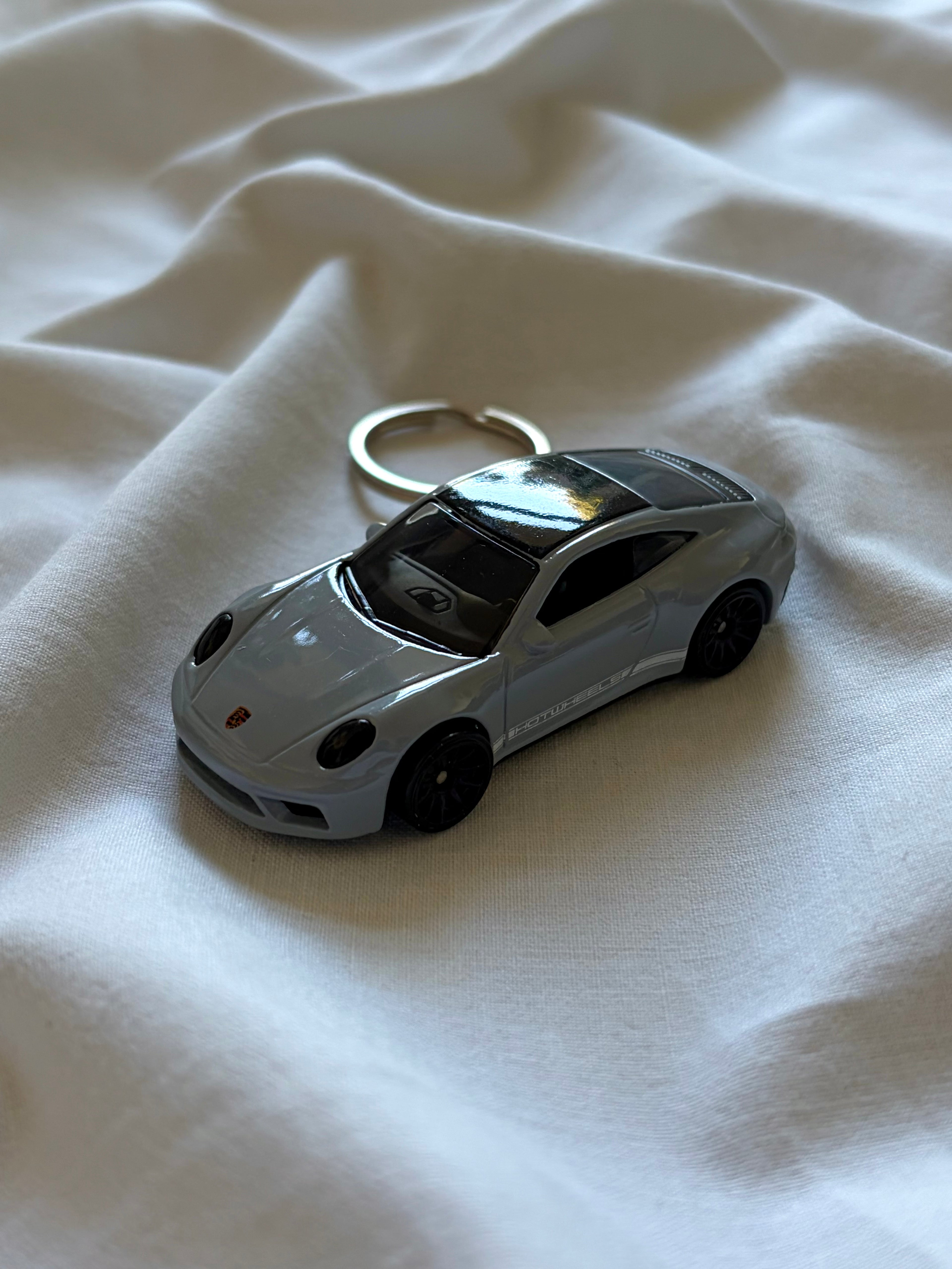 Hot Wheels Porsche 911 GT3 RS keychain