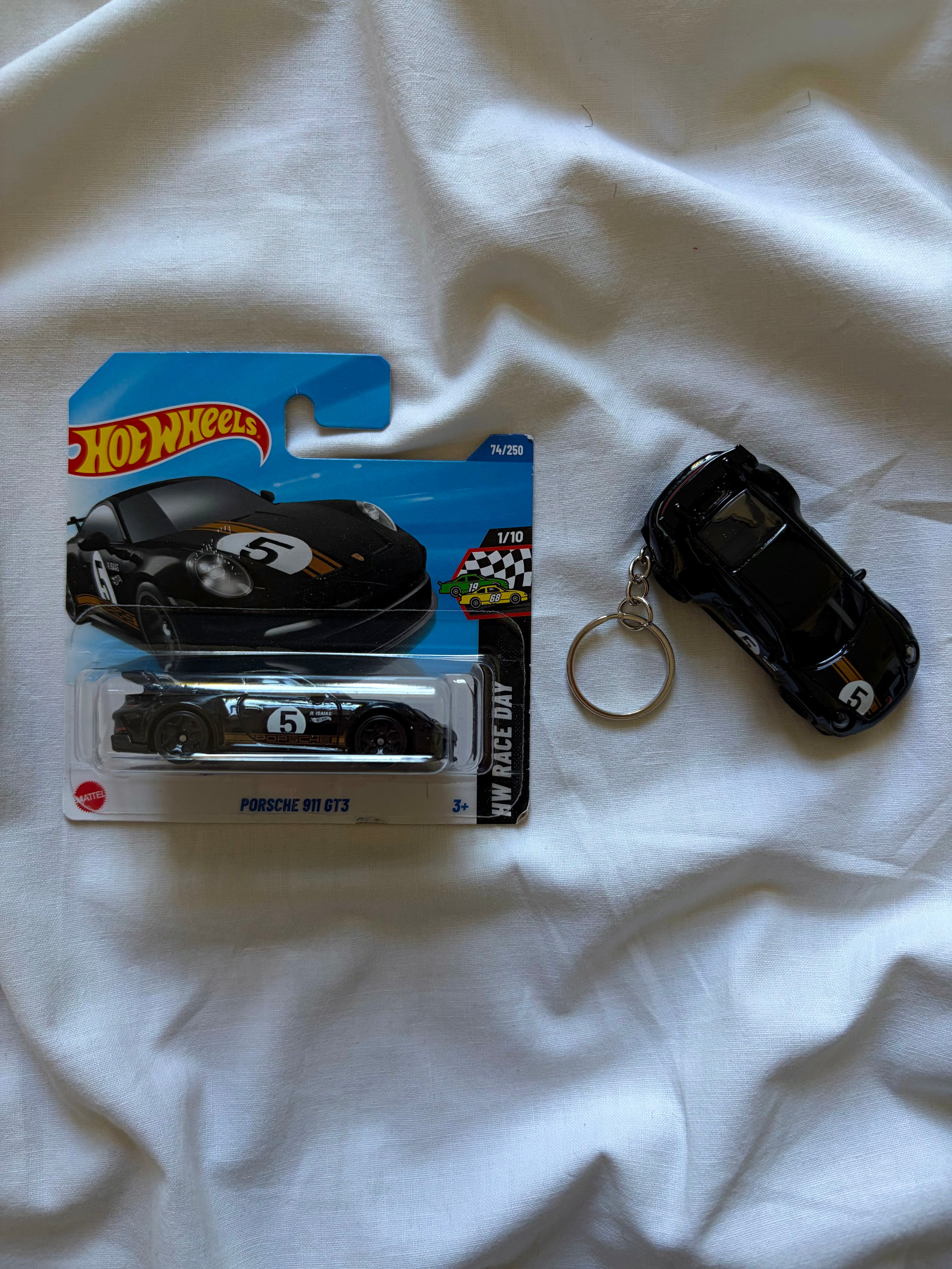 Hot Wheels Porsche 911 GT3 keychain
