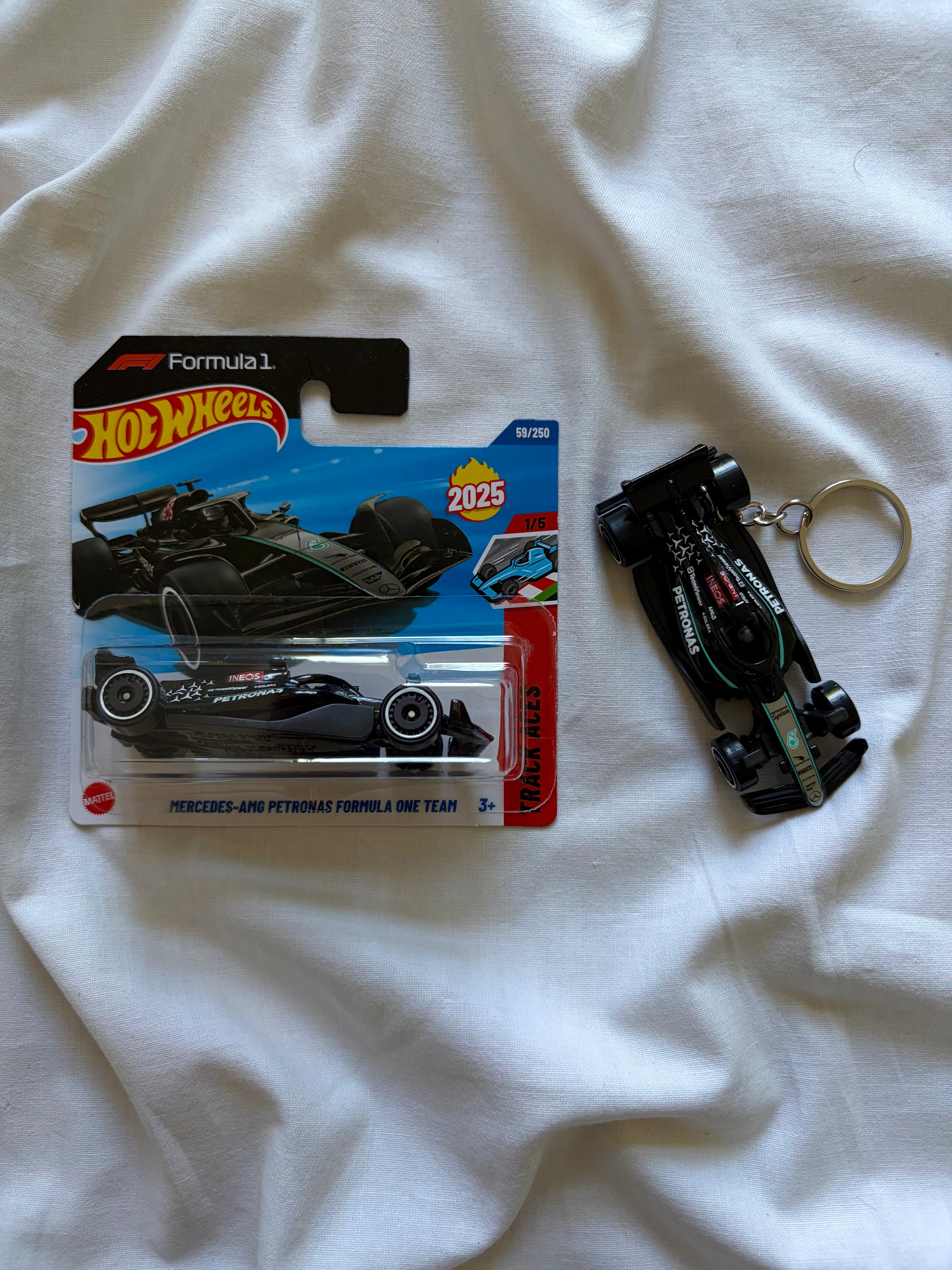 Hot Wheels Formula 1 Mercedes Amg Petronas keychain