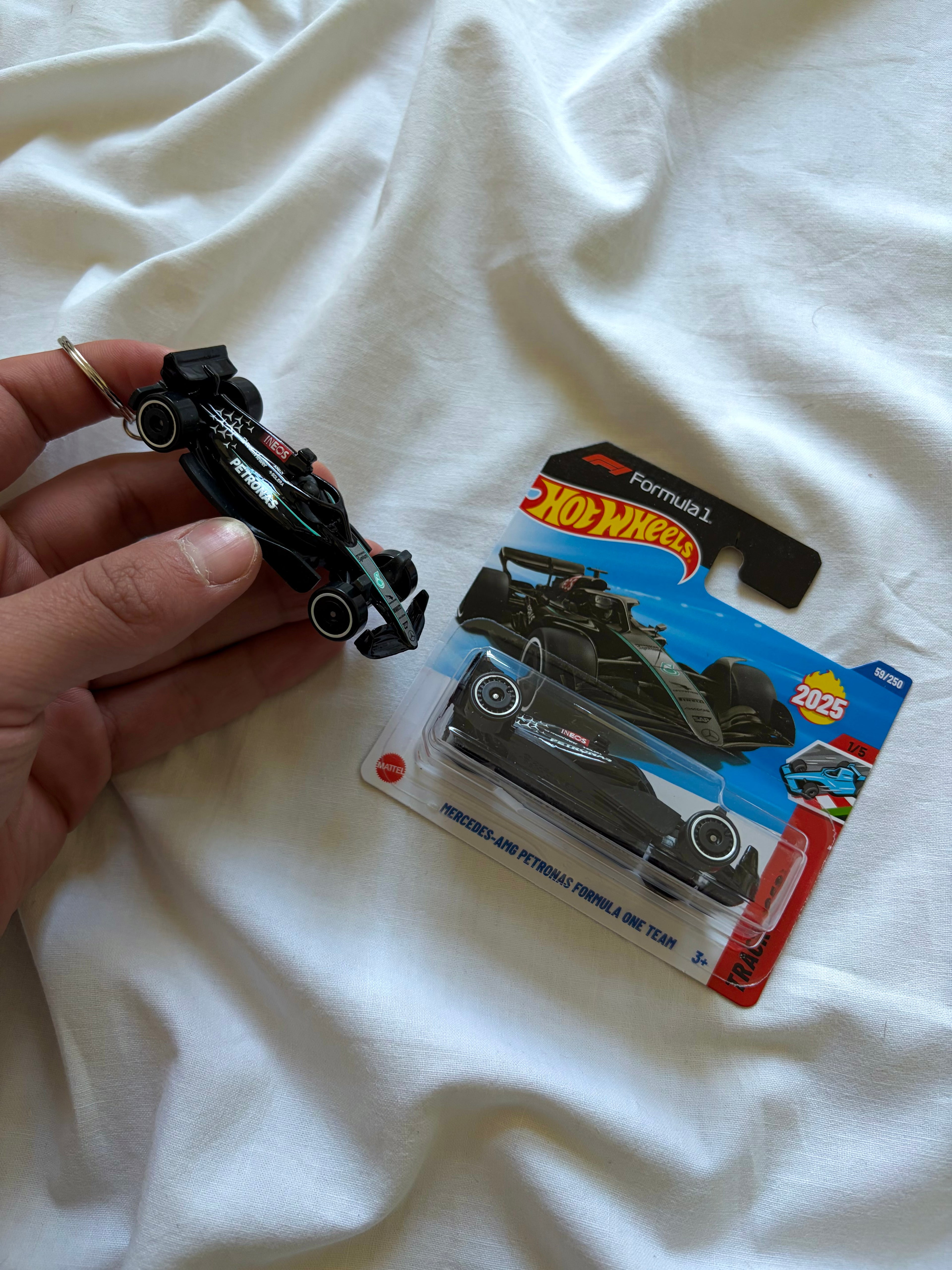 Hot Wheels Formula 1 Mercedes Amg Petronas keychain
