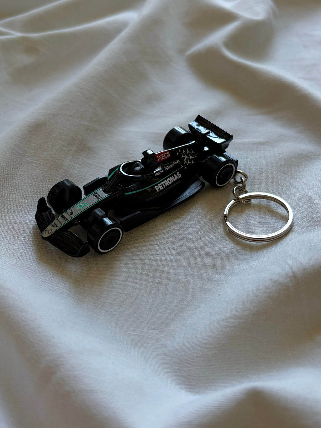 Hot Wheels Formula 1 Mercedes Amg Petronas keychain