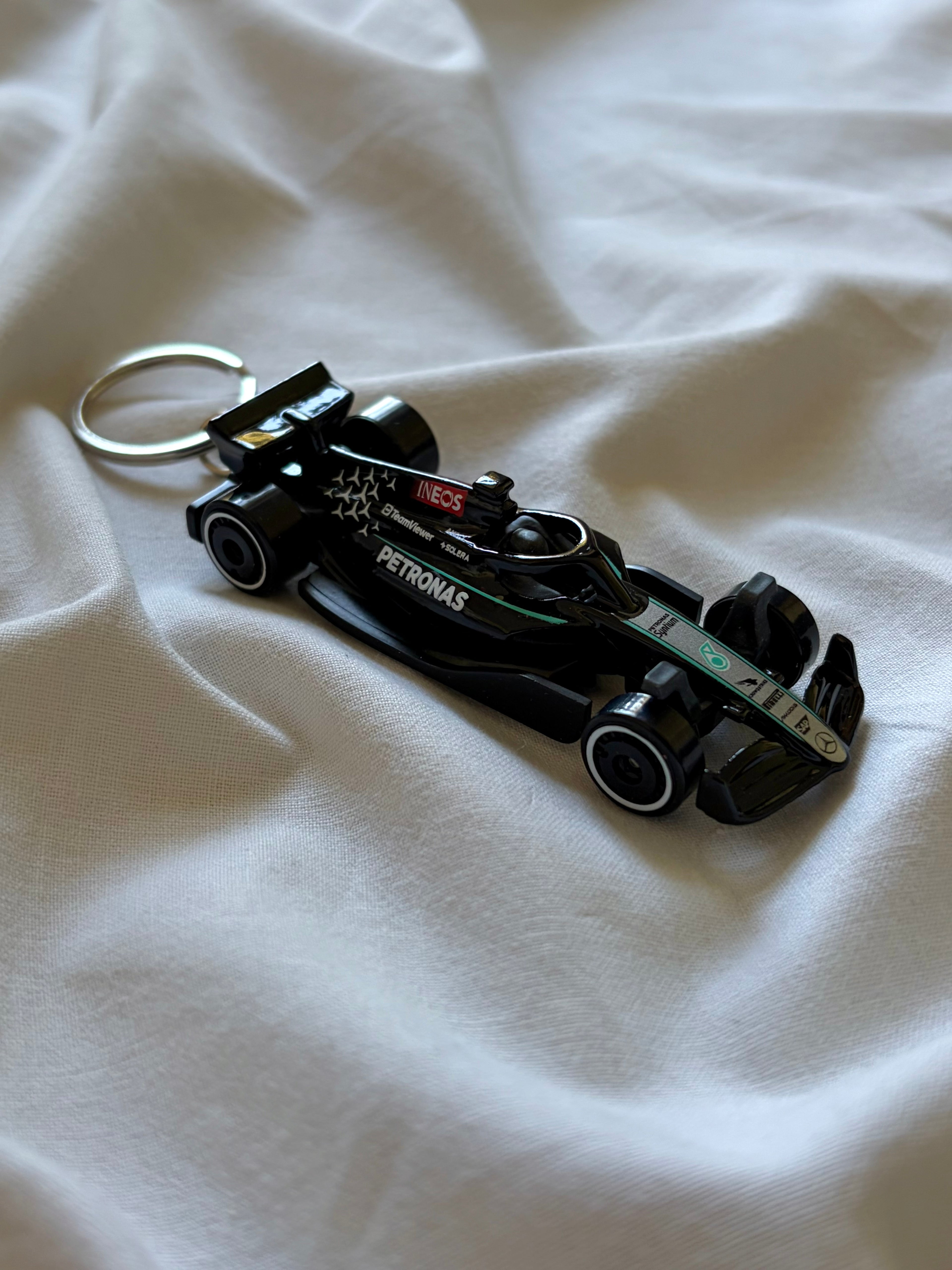Hot Wheels Formula 1 Mercedes Amg Petronas keychain
