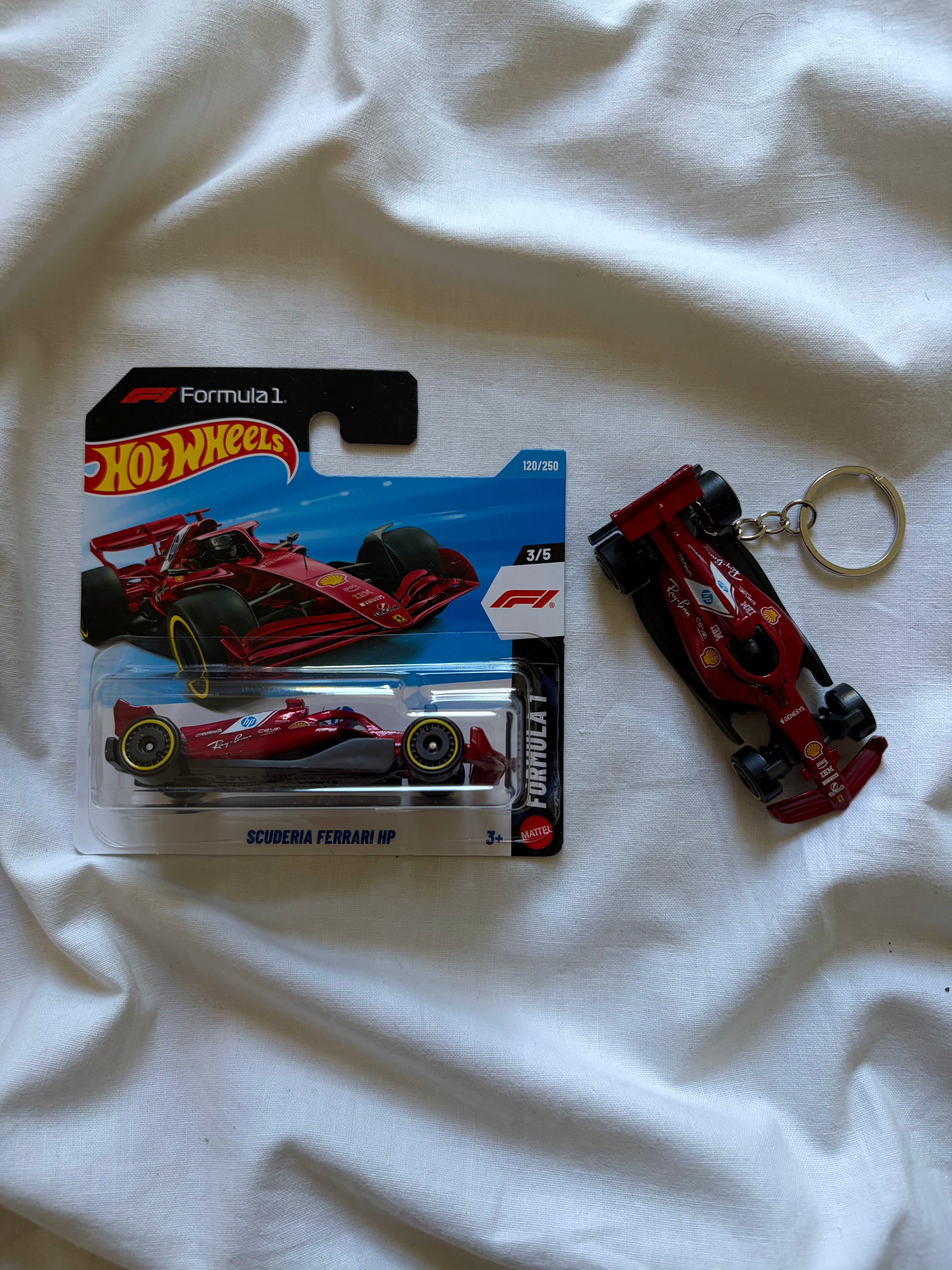 Brelok Hot Wheels Formula 1 Scuderia Ferrari HP