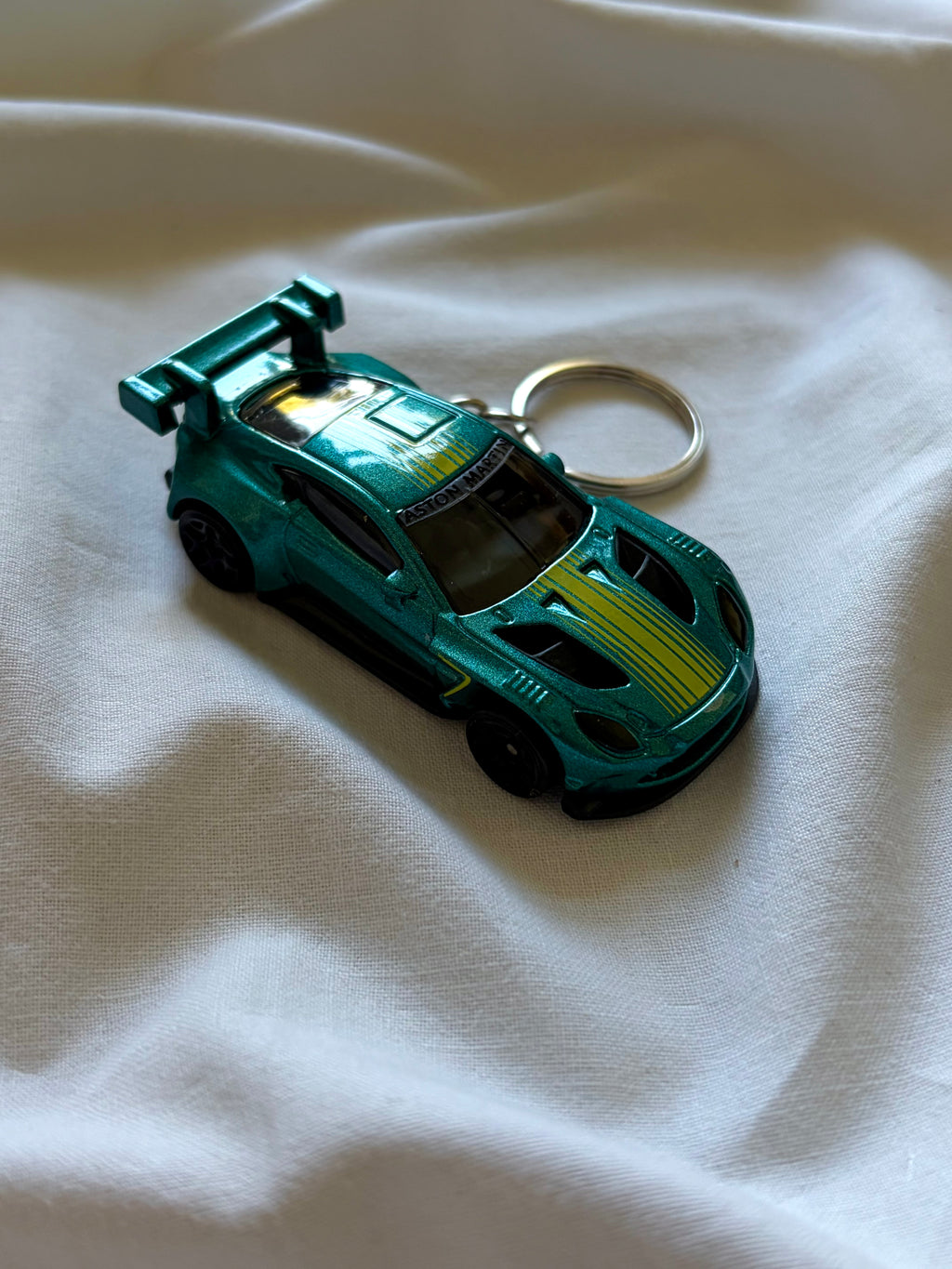 Brelok Hot Wheels Aston Martin Vantage GT3