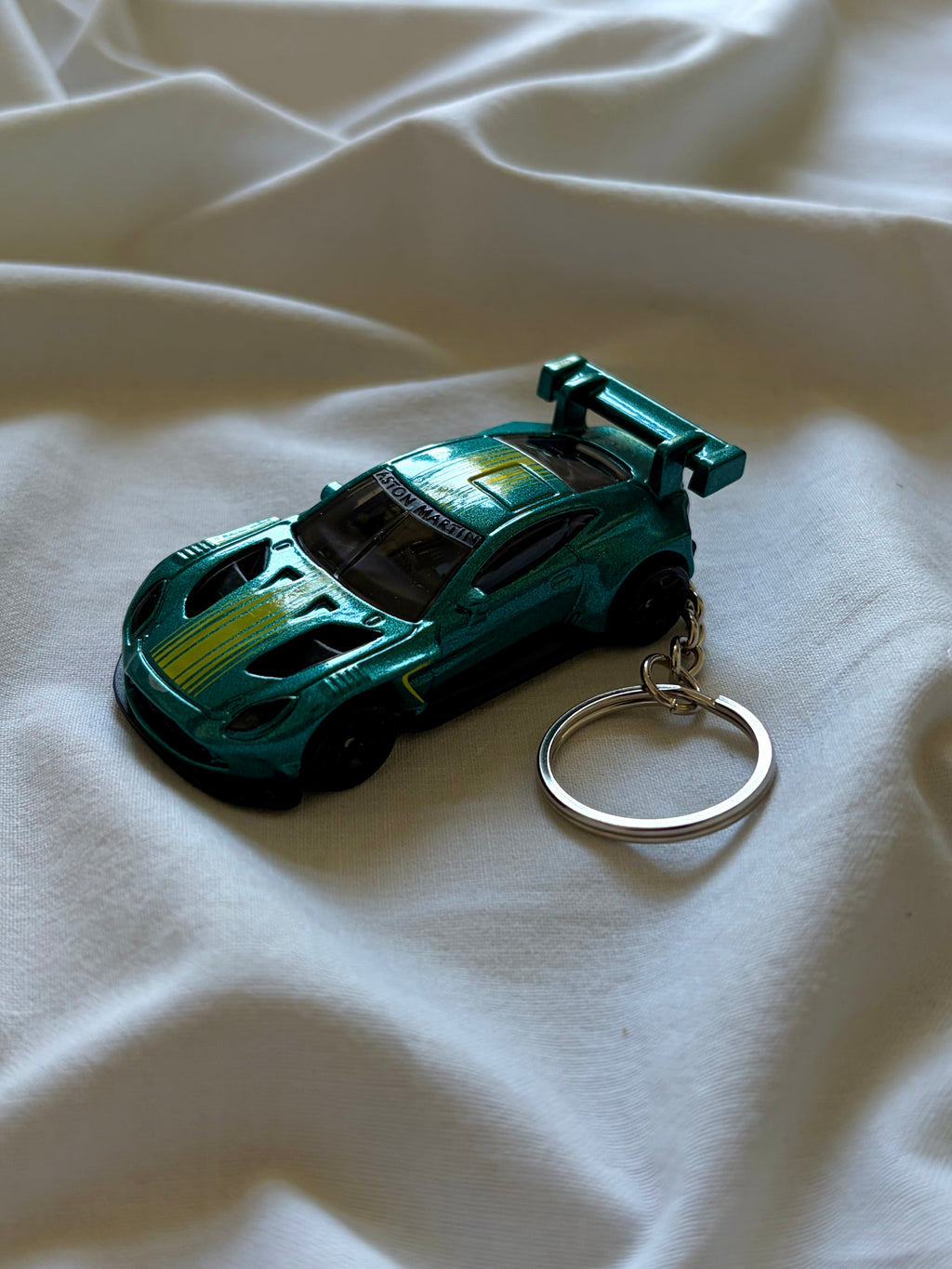 Brelok Hot Wheels Aston Martin Vantage GT3