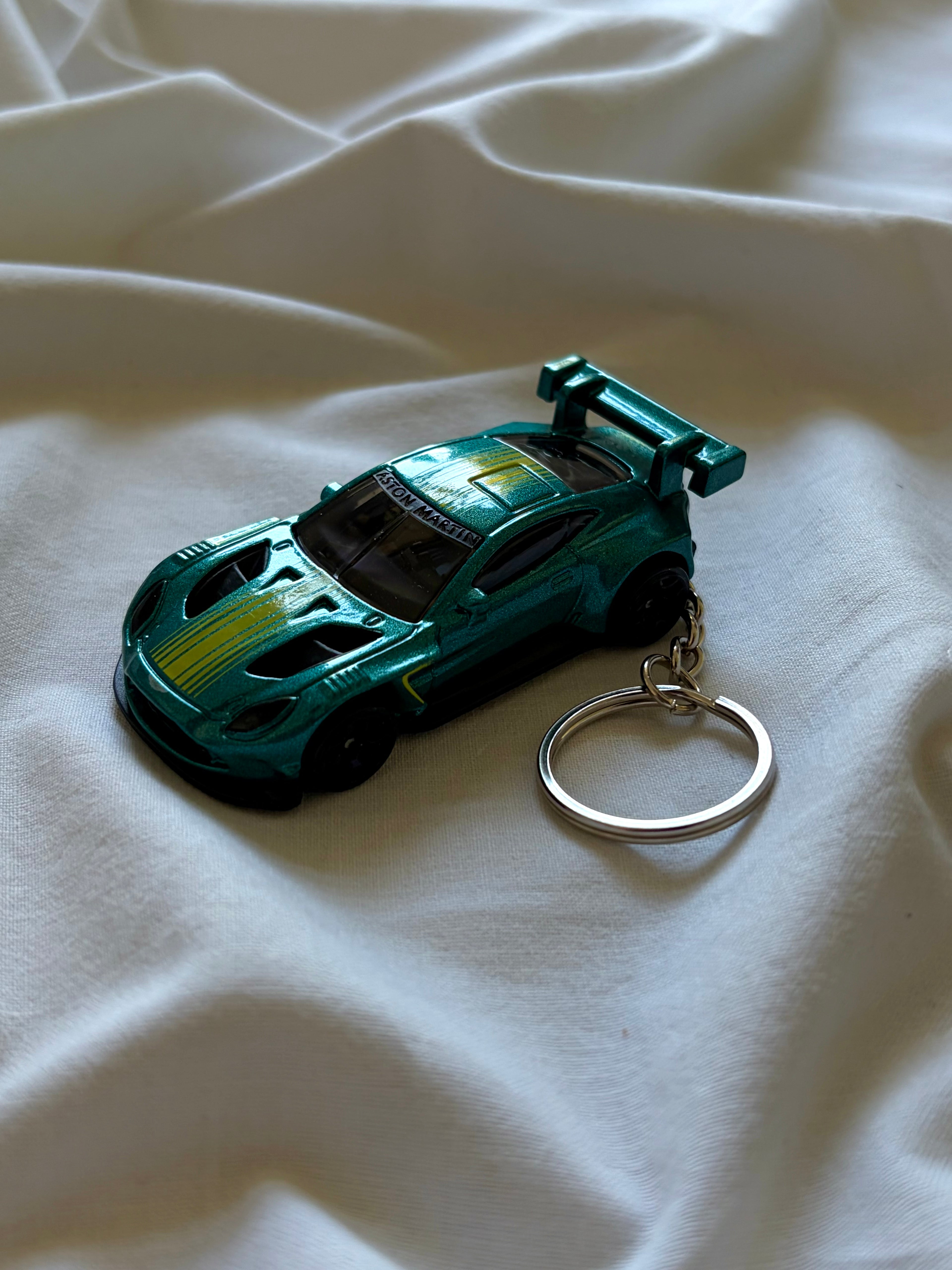 Brelok Hot Wheels Aston Martin Vantage GT3