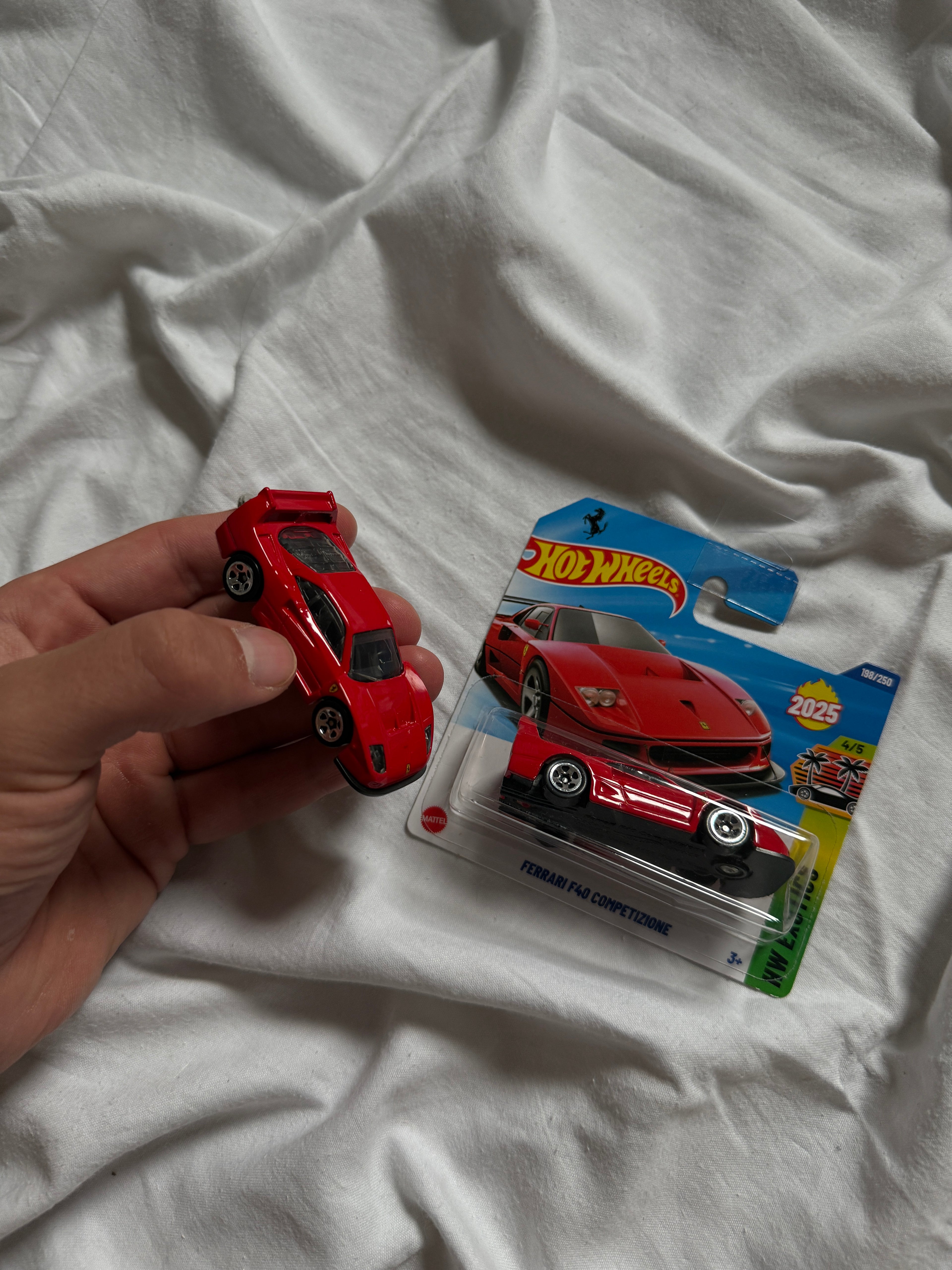 Brelok Hot Wheels Ferrari F40 Competizione