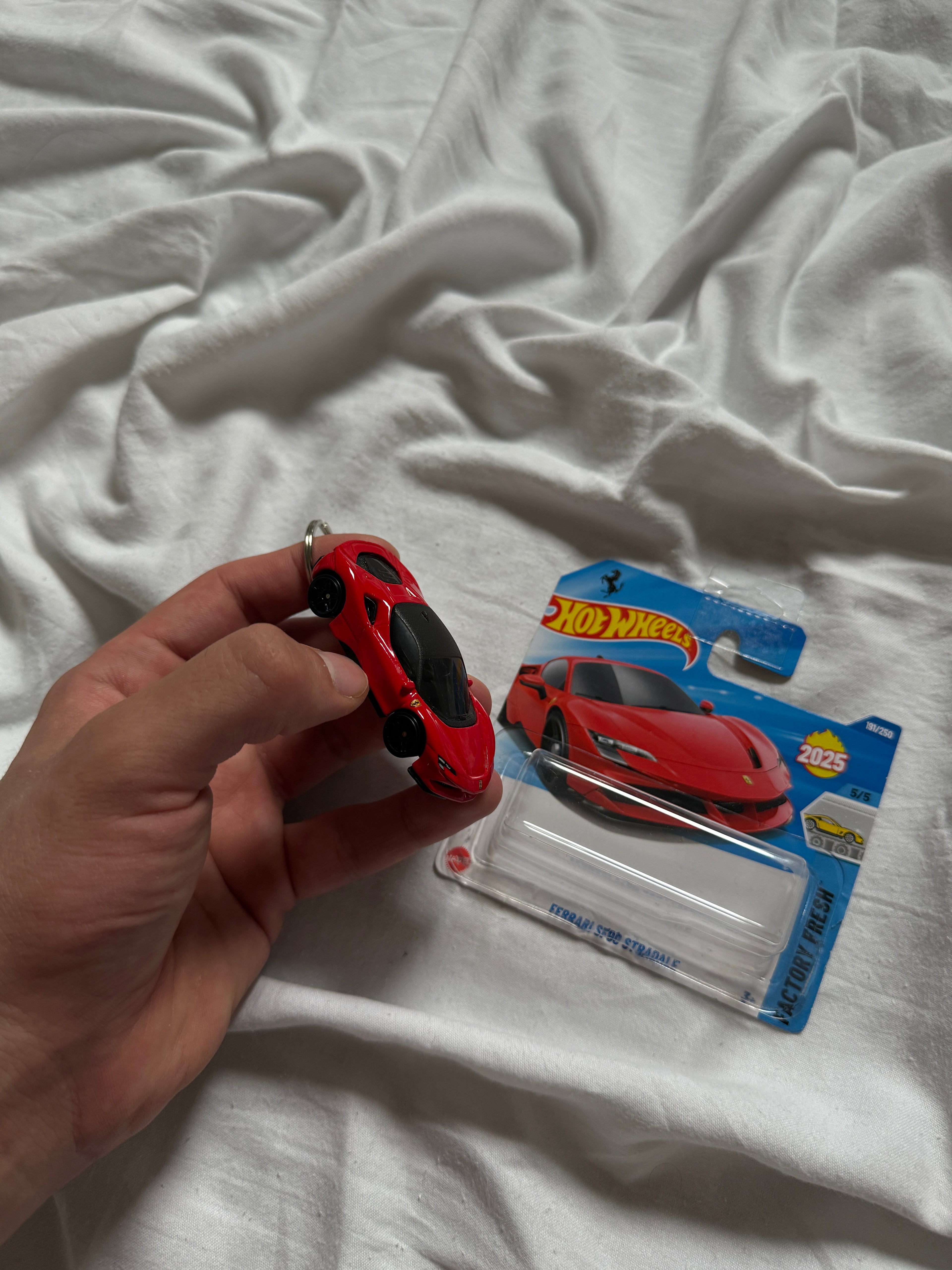 Brelok Hot Wheels Ferrari SF90 Stradale