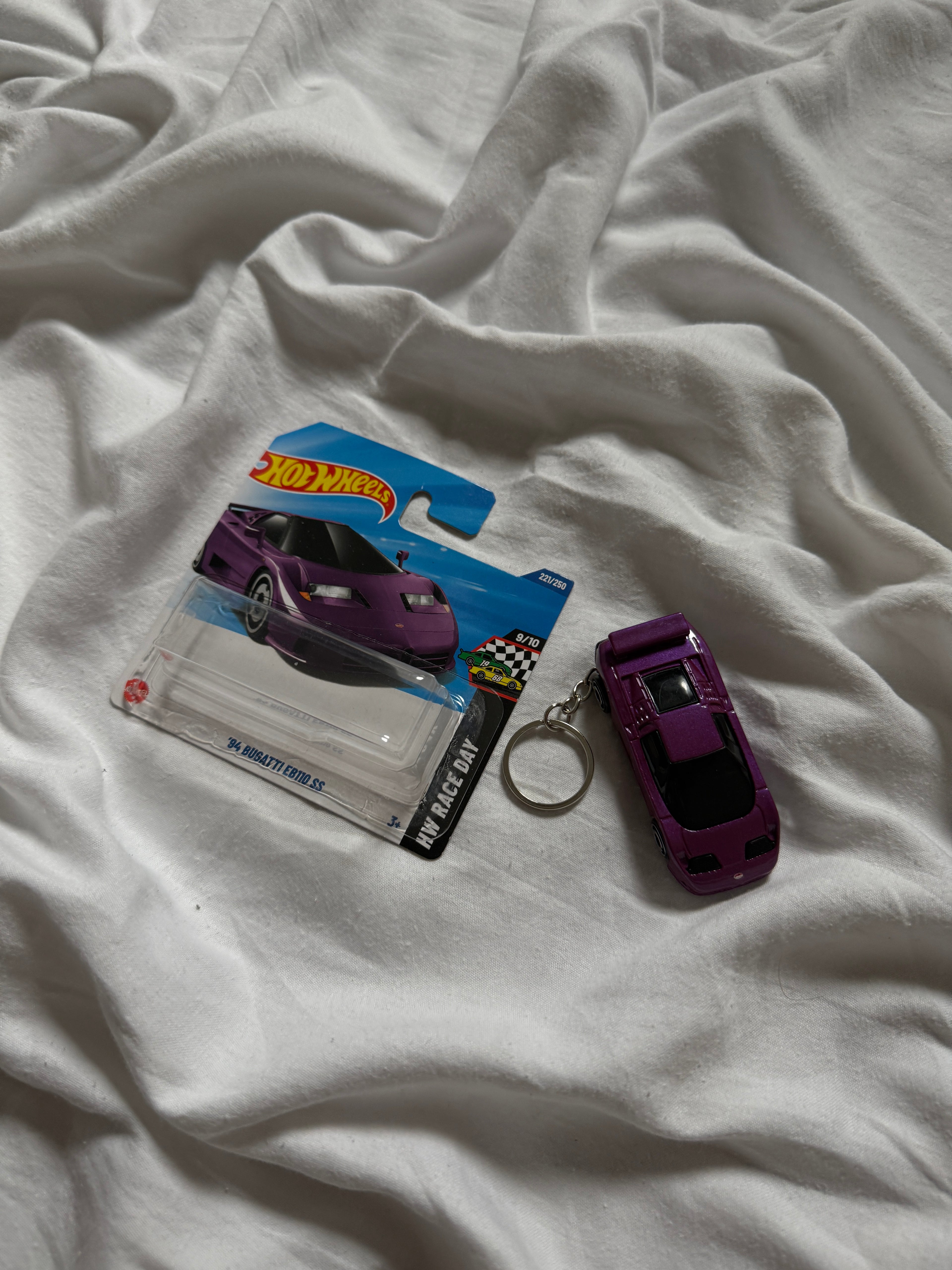 Brelok Hot Wheels Bugatti EB110 SS