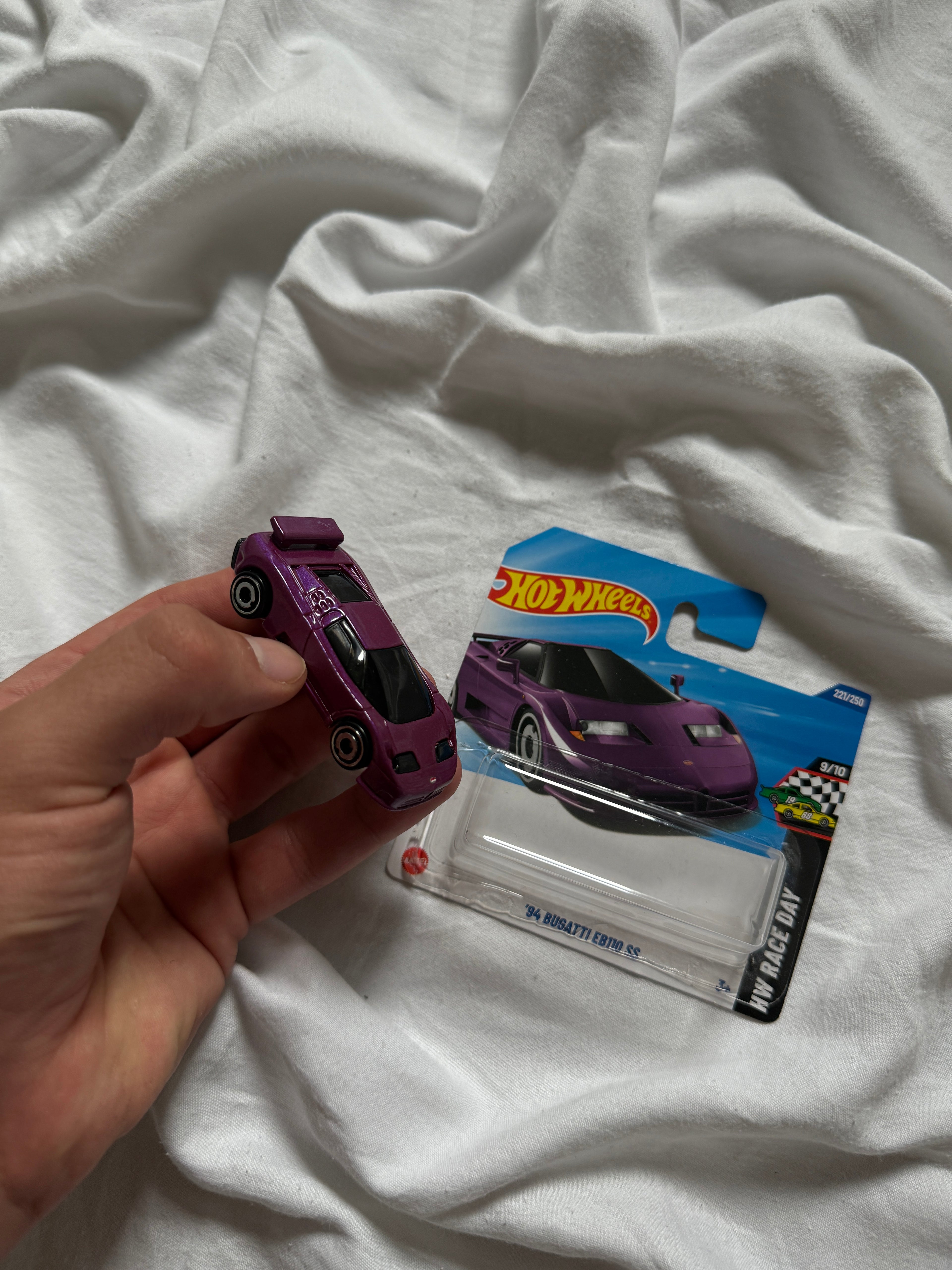 Brelok Hot Wheels Bugatti EB110 SS