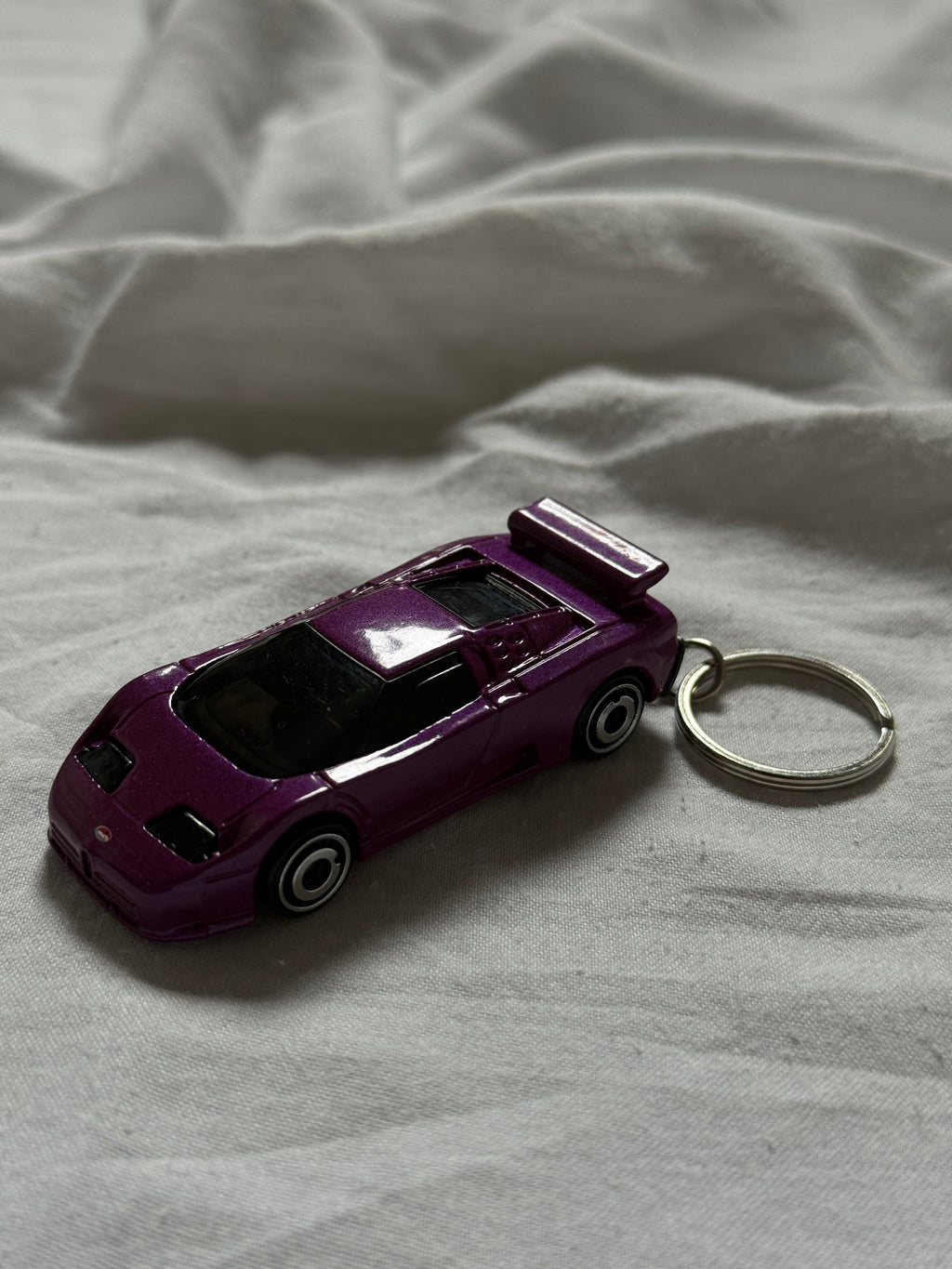 Brelok Hot Wheels Bugatti EB110 SS