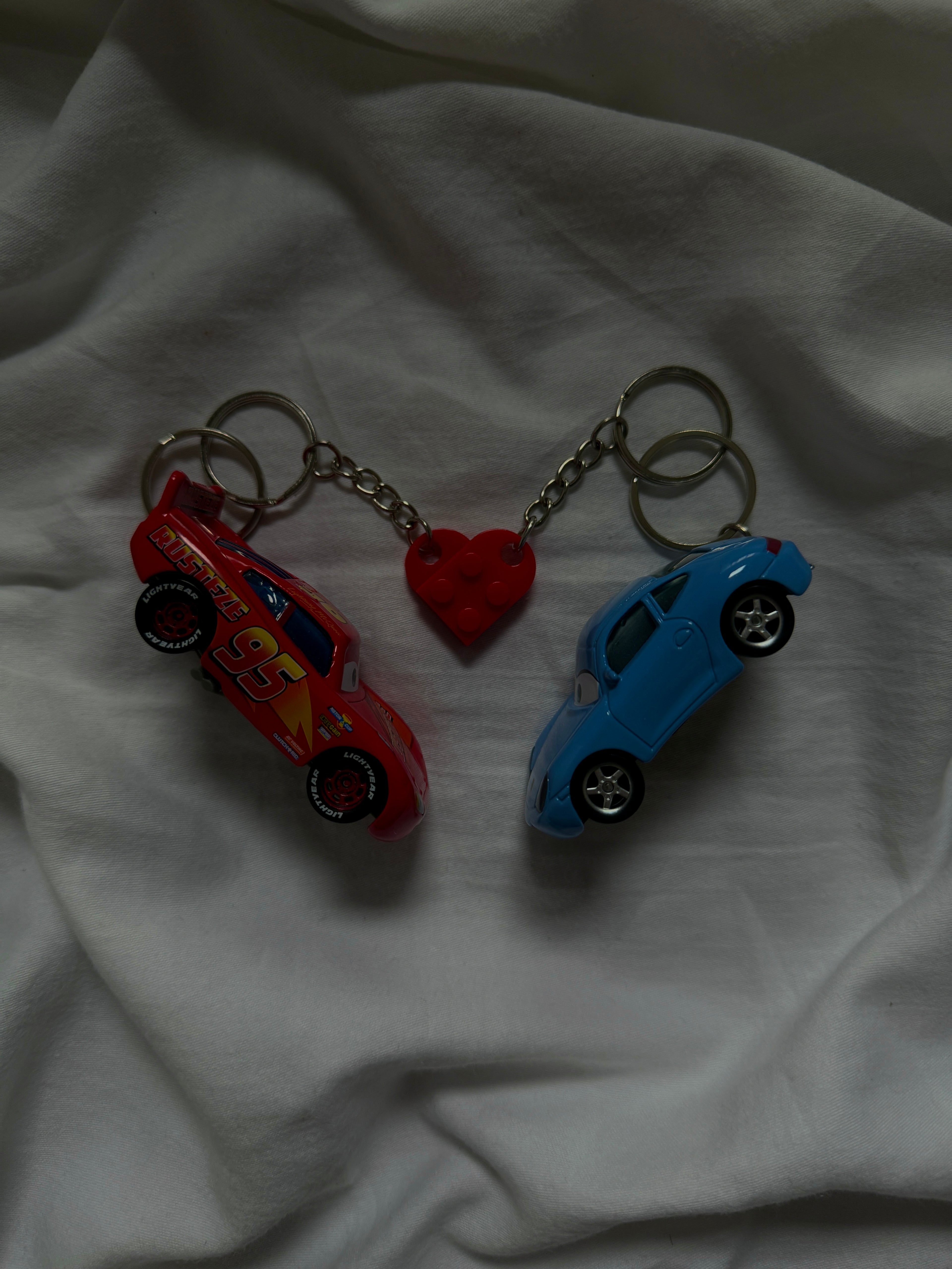 Zestaw Breloków Samochodzików Zygzak McQueen oraz Sally - Cars