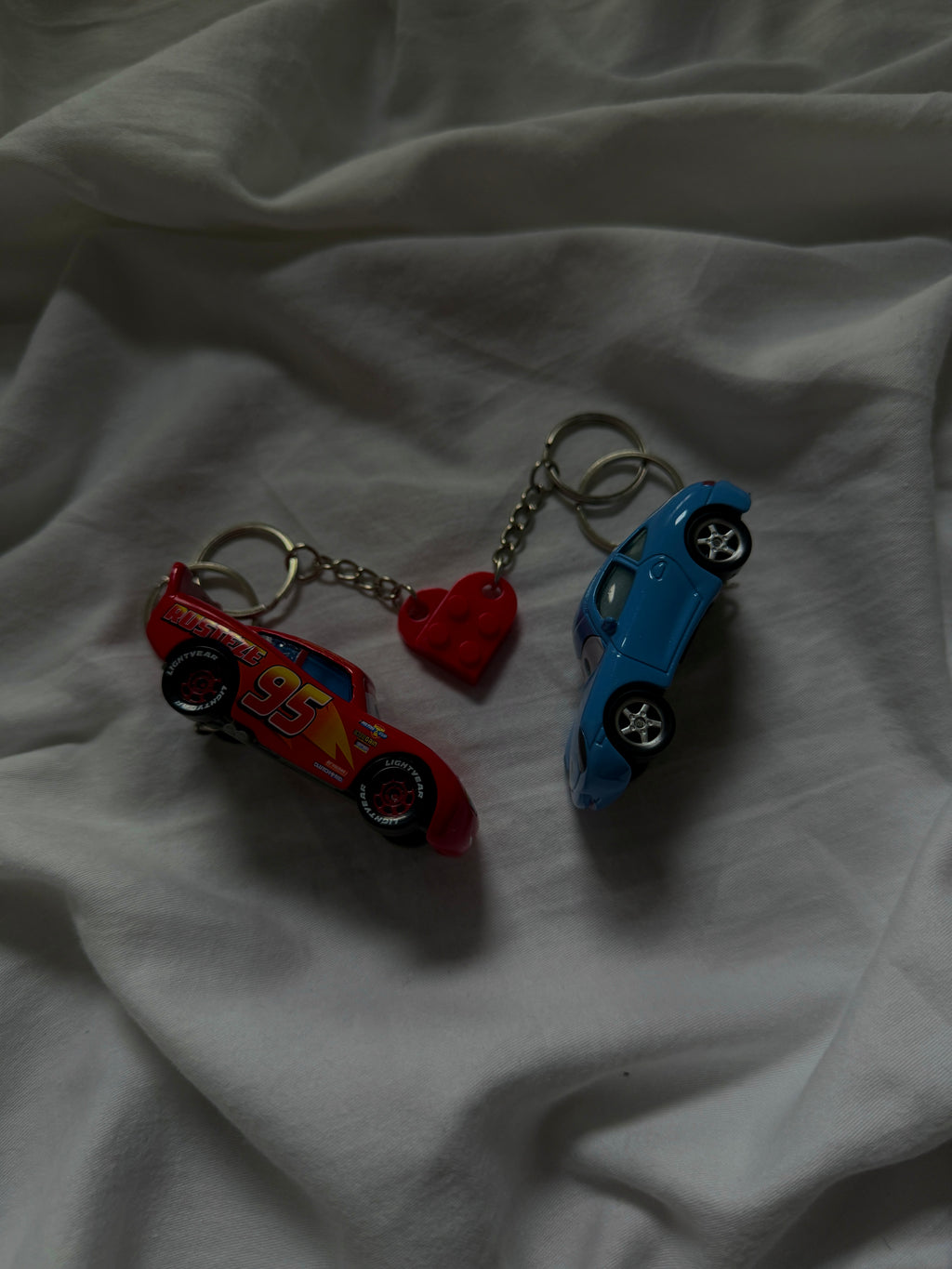 Zestaw Breloków Samochodzików Zygzak McQueen oraz Sally - Cars