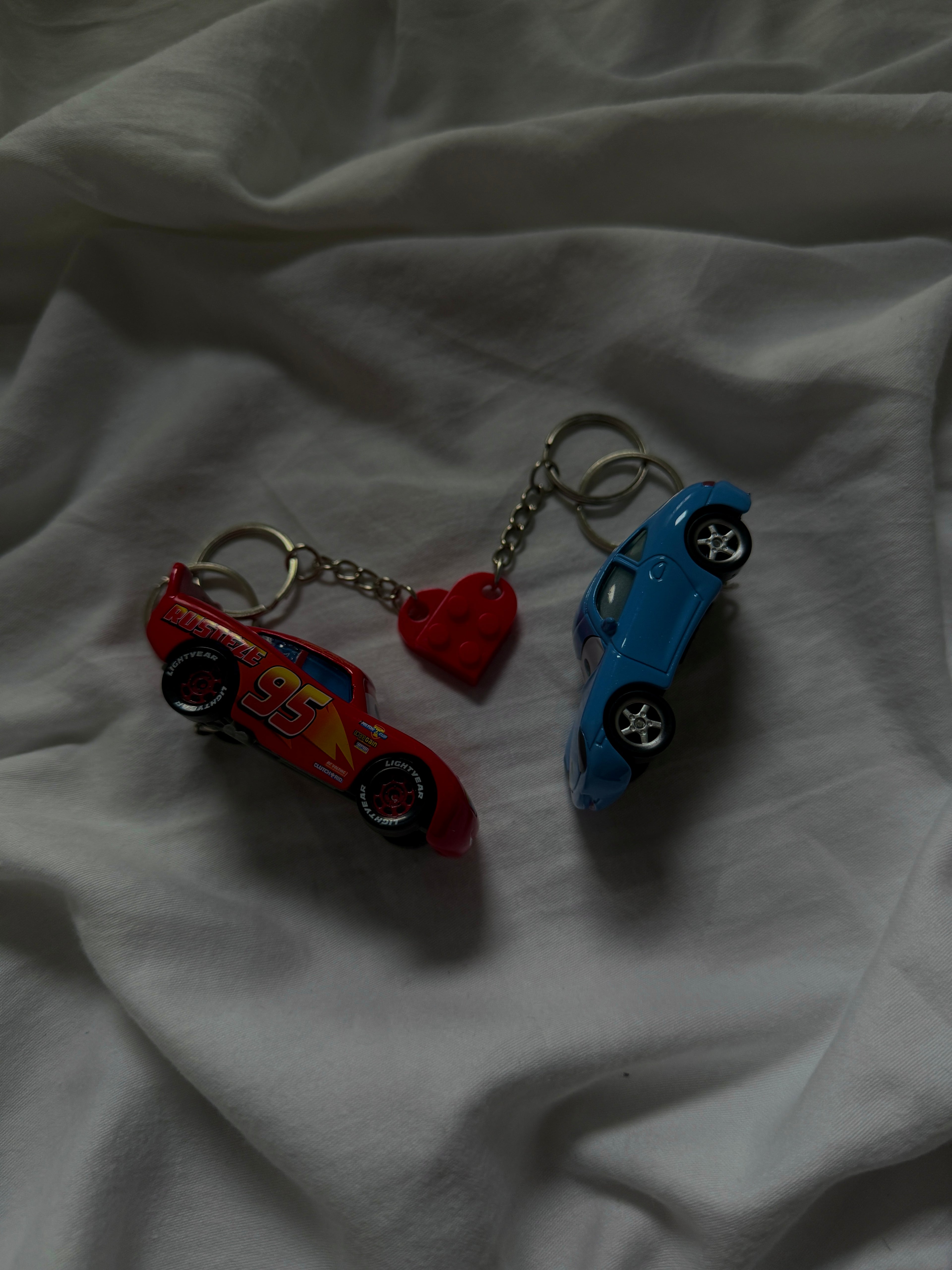 Zestaw Breloków Samochodzików Zygzak McQueen oraz Sally - Cars